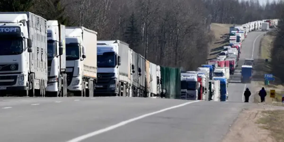 Батька преподал Литве урок. 5 тысяч ее фур заблокированы. Мы бы на такое решились? Батька преподал Литве урок. 5 тысяч ее фур заблокированы. Мы бы на такое решились?