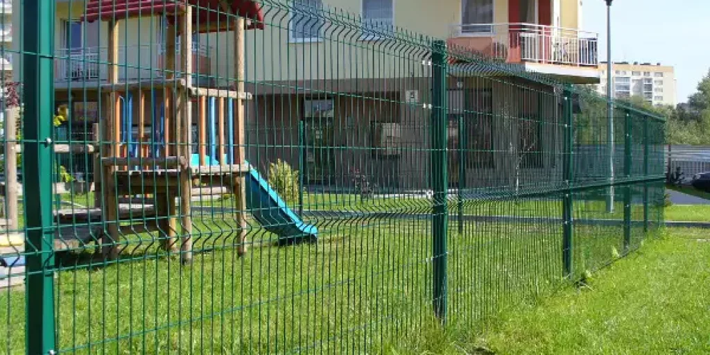 3D забор или рабица: что выбрать для частного дома 3D забор или рабица: что выбрать для частного дома