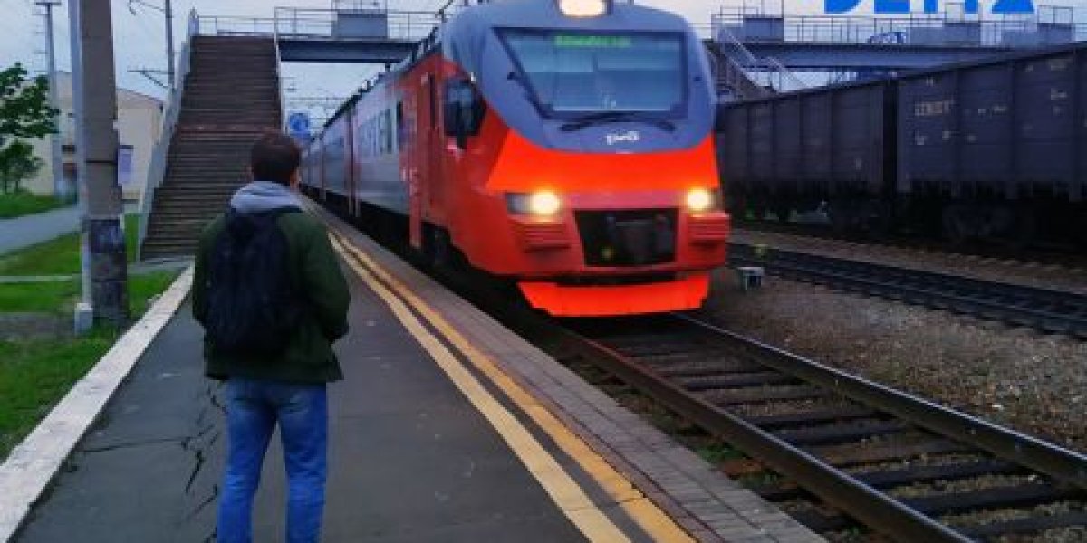 Неизвестные вандалы вывели из строя современную электричку в Приморье