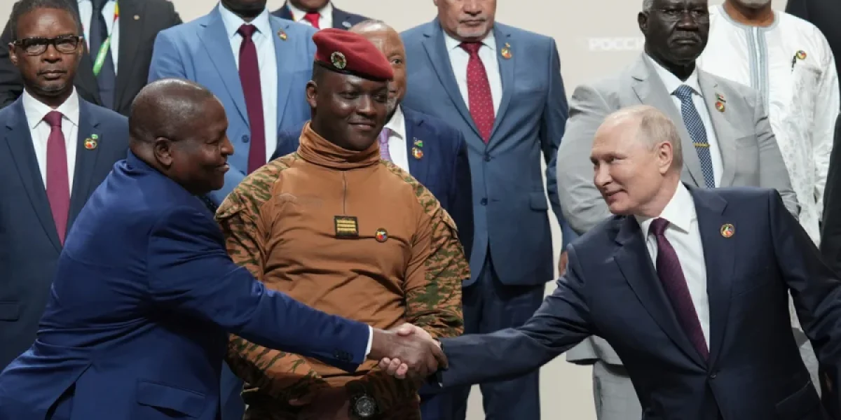 Париж теряет влияние: как Россия укрепляется в Африке и почему Макрон в ярости Париж теряет влияние: как Россия укрепляется в Африке и почему Макрон в ярости