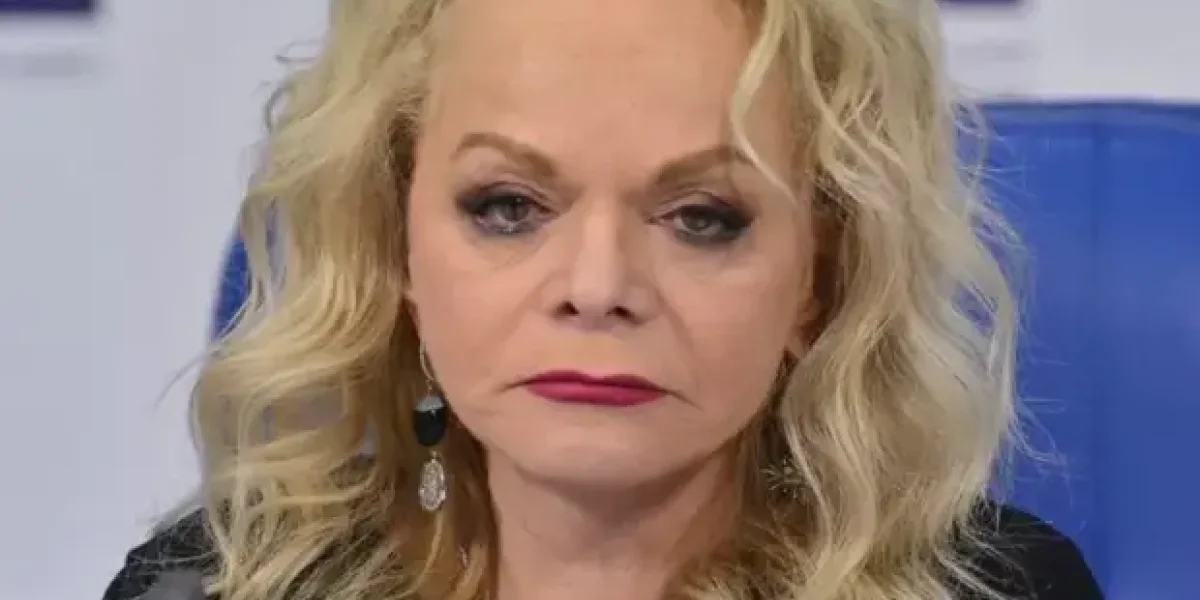 "Спасибо вам большое и пребольшое":. Певица Слава набросилась на Долину. Дизлайки той ставит вся страна