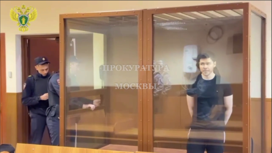 Помог папе выбить долг, дружил с авторитетными лесорубами: что известно об Аязе Шабутдинове, приговоренном к 7 годам колонии Помог папе выбить долг, дружил с авторитетными лесорубами: что известно об Аязе Шабутдинове, приговоренном к 7 годам колонии