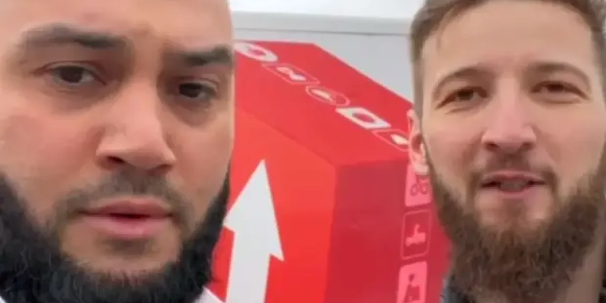 Жесткое видео как взяли трех этнобандитов, вымогавших деньги у жены бойца СВО. Следы привели в "Крокус" Жесткое видео как взяли трех этнобандитов, вымогавших деньги у жены бойца СВО. Следы привели в "Крокус"