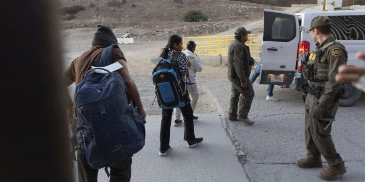 Мигрант-студент московского колледжа пырнул ножом на охранника из-за просьбы прекратить публичный намаз