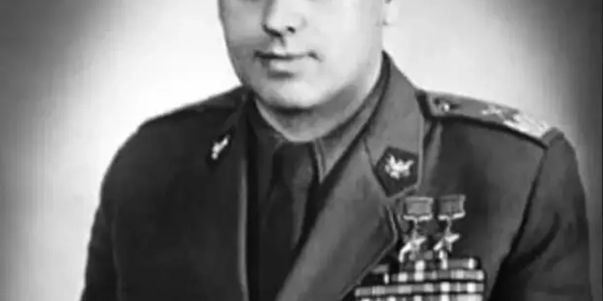 Теперь поляки обвиняют нас, что мы позволили разбомбить Варшаву в 44-м Теперь поляки обвиняют нас, что мы позволили разбомбить Варшаву в 44-м