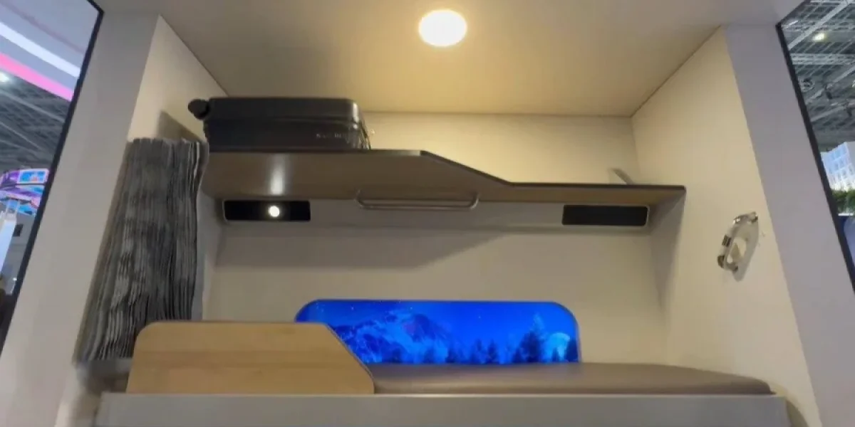 РЖД представили обновлённый плацкарт без верхних полок и с увеличенной зоной для пассажиров