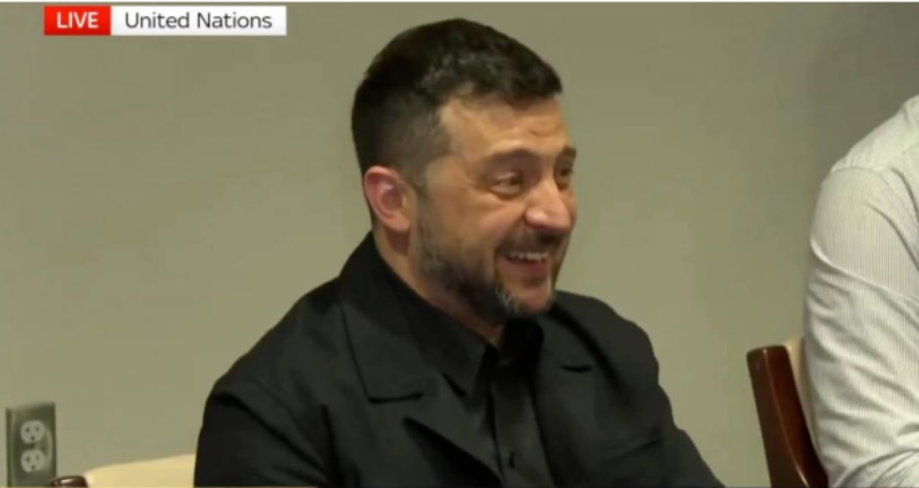 У Зеленского получилось! Враг ликует: "Русские уже не хотят возвращаться в Россию – там людей выкидывают из квартир" У Зеленского получилось! Враг ликует: "Русские уже не хотят возвращаться в Россию – там людей выкидывают из квартир"