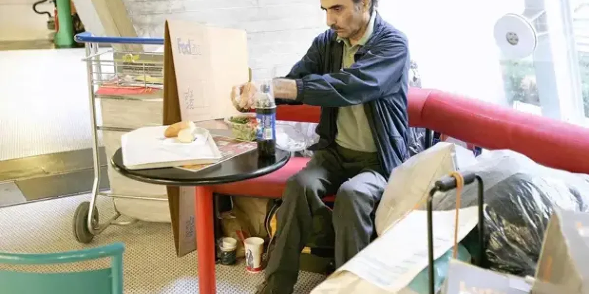 Человек из Терминала. Как Мехран Нассери 18 лет жизни провел в аэропорту