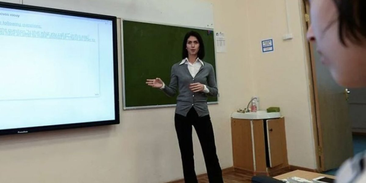 Ещё чуть-чуть — и в школах останутся только камеры наблюдения, а учителей не станет: почему перестали уважать педагогов?