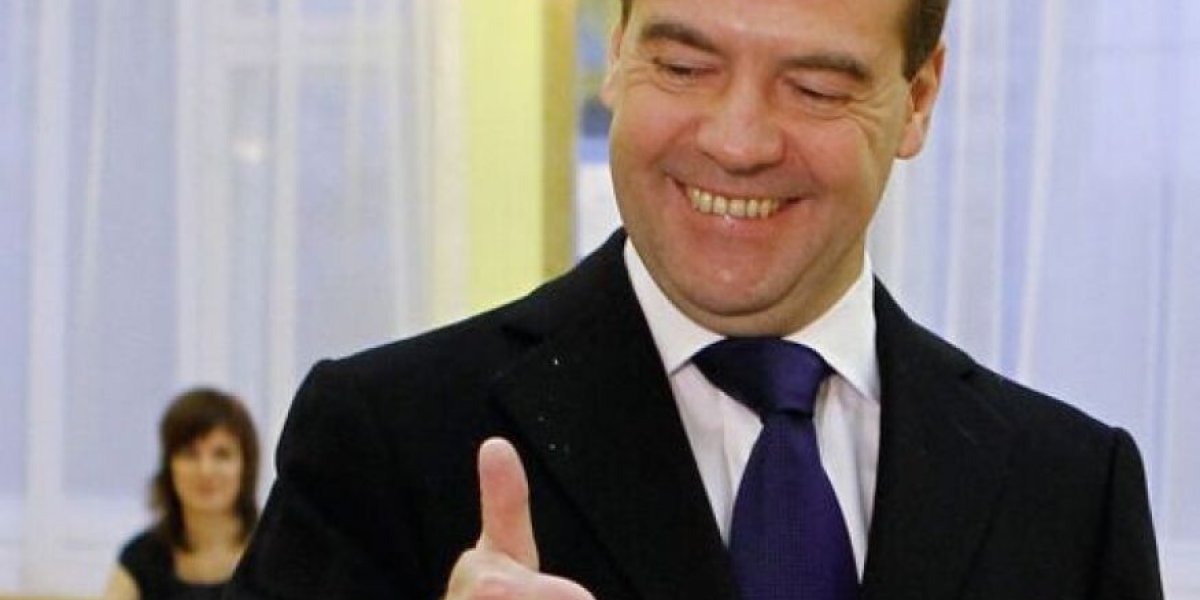 «Дайте денег самым бедным: Зеленскому, Ермаку, Миндичу и другим, которые голодают! Шоу должно продолжаться»: Медведев