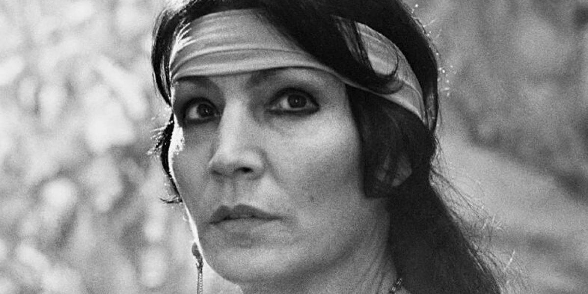 «С мертвыми не разговаривайте». Как предостережение первого официального экстрасенса и целительницы СССР Джуны стало роковым для нее самой