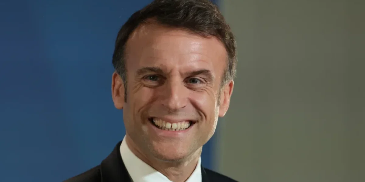 «Тайный знак»: необычный жест Макрона на встрече с Зеленским стал интернет-мемом «Тайный знак»: необычный жест Макрона на встрече с Зеленским стал интернет-мемом