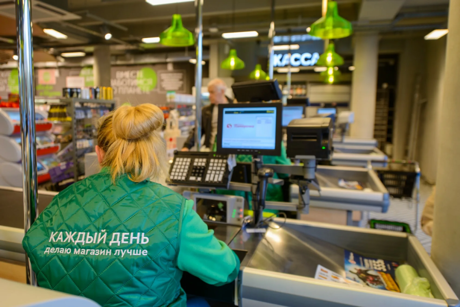 «В месяц с одного покупателя получается около 10 тыс. рублей»: продавщица из «Пятерочки» рассказала, как в супермаркетах обманывают людей. «В месяц с одного покупателя получается около 10 тыс. рублей»: продавщица из «Пятерочки» рассказала, как в супермаркетах обманывают людей.