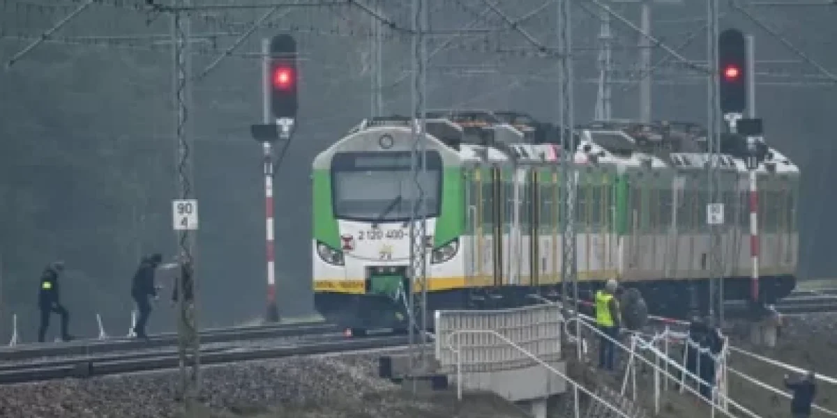 Взрыв на железной дороге в Польше совершили украинцы Взрыв на железной дороге в Польше совершили украинцы