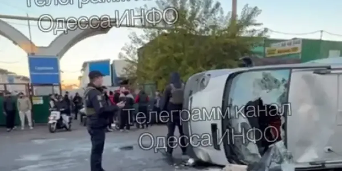 Одесса наконец восстала. Полиция молча поддержала бунт. СБУ шлет карателей. Будет "Дом профсоюзов-2"? Одесса наконец восстала. Полиция молча поддержала бунт. СБУ шлет карателей. Будет "Дом профсоюзов-2"?