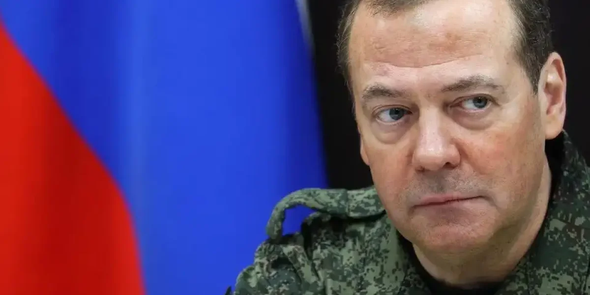 Медведев пожелал Зеленскому последнего Нового года