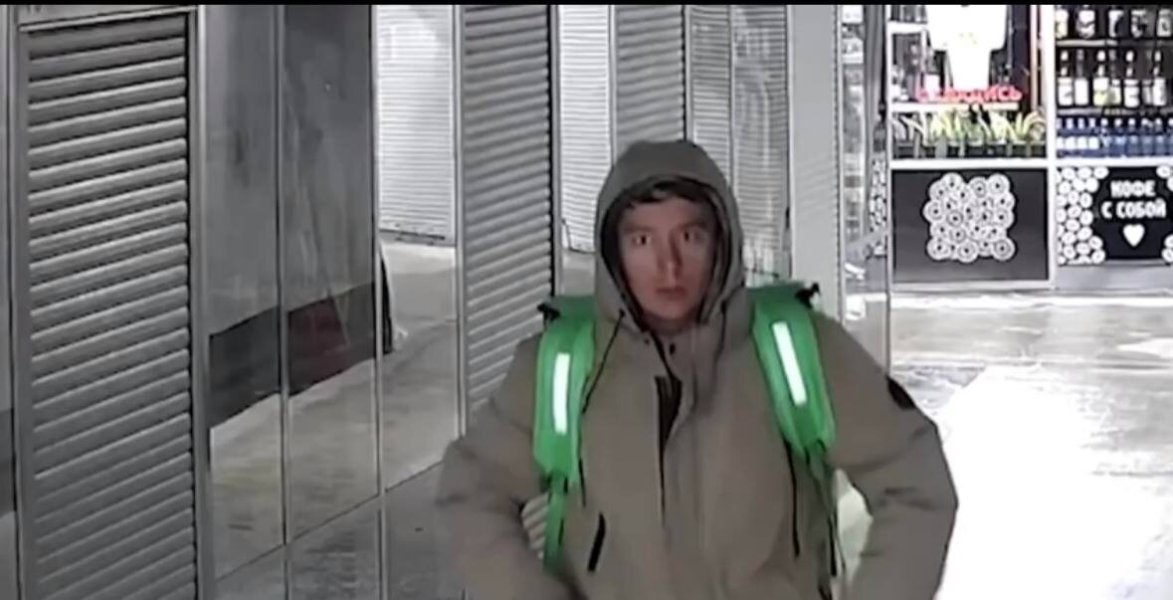 Удар ноги в голову – и бабушка на земле. Неадекватный курьер терроризирует город. "Кому носил еду, туда наплевал"