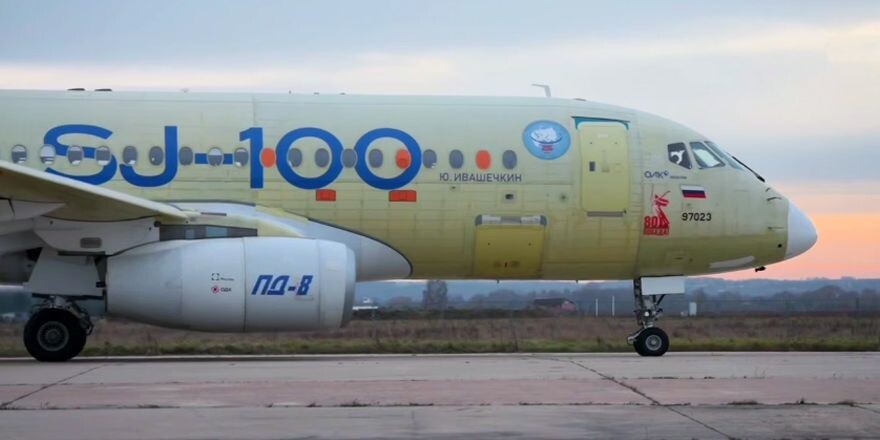 SSJ-100 – над ним смеялись, его ругали, но именно этот самолет спас гражданскую авиацию от коллапса SSJ-100 – над ним смеялись, его ругали, но именно этот самолет спас гражданскую авиацию от коллапса