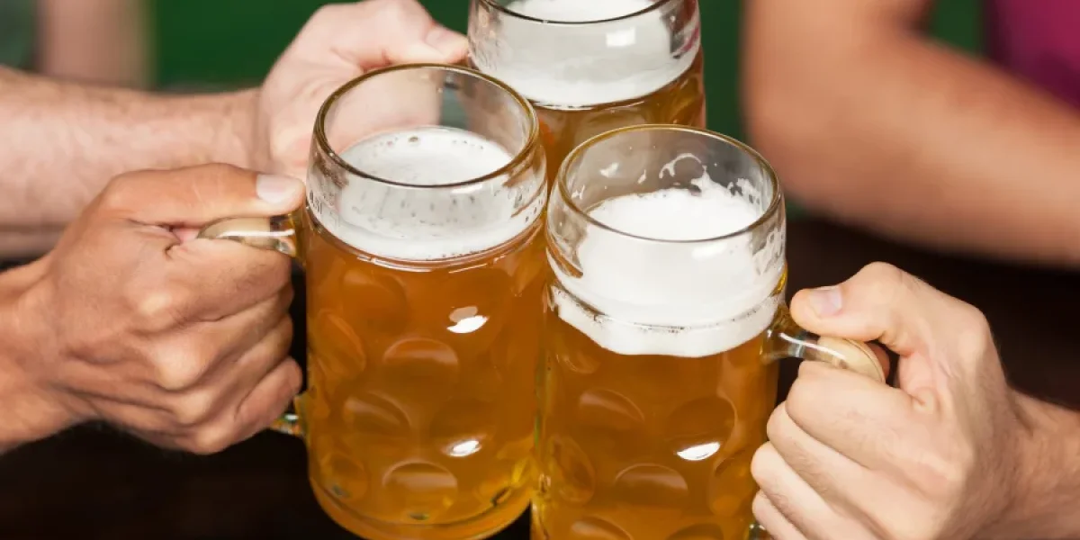 Жара ушла, цены остались: почему россияне стали реже покупать пиво