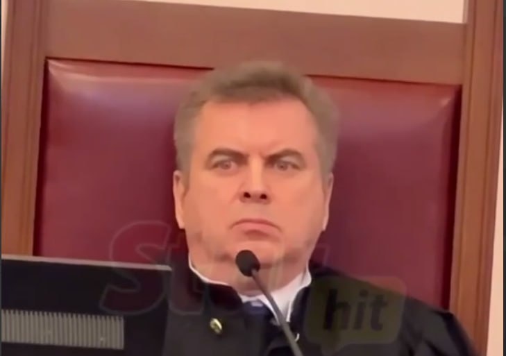 Дело Долиной поменяло лица. Посмотрите на судью! А что с крышей будет?