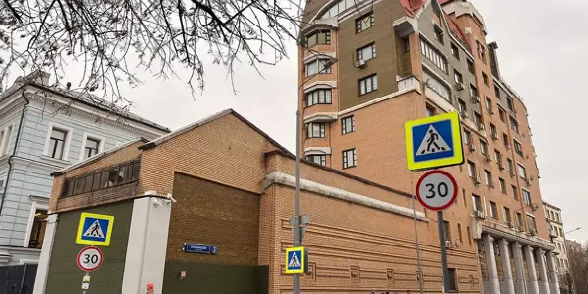 "Или живу здесь до 1 марта - или с тебя миллион". Долина поставила условие Лурье