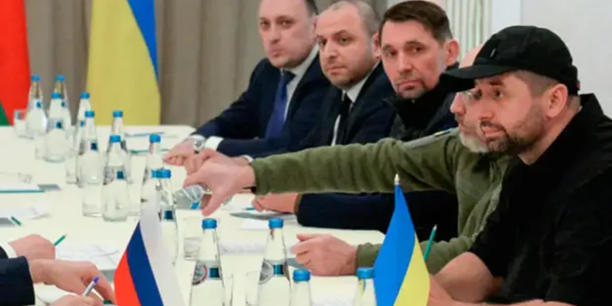 Переговорную делегацию Украины назвали "насекомыми". Почему их "прогонят" или они "умрут"