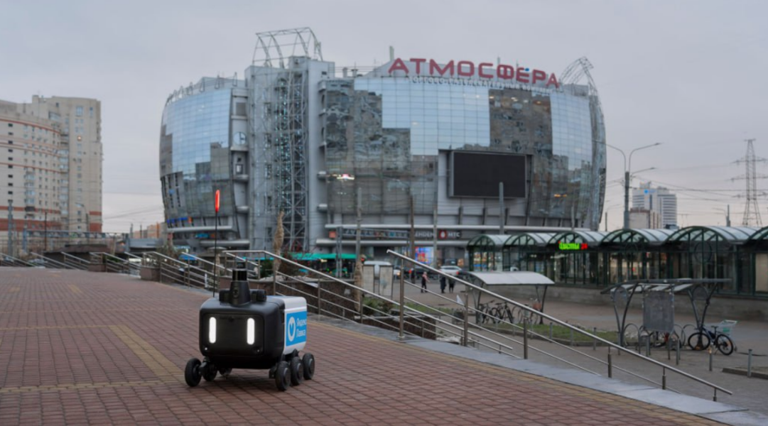 Роботы на улицах Петербурга: Яндекс начинает новую эру городской доставки Роботы на улицах Петербурга: Яндекс начинает новую эру городской доставки