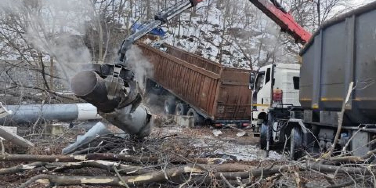 Водитель грузовика оставил без отопления 7 тысяч приморцев