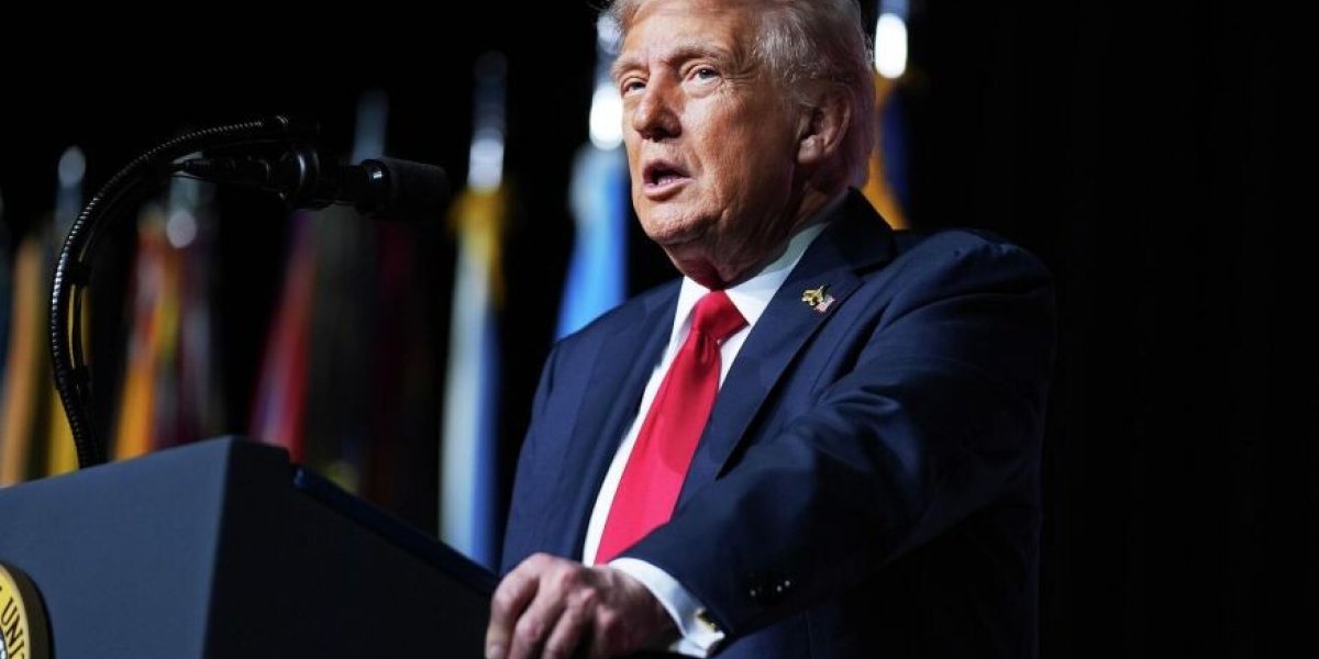 Трампа ударил его сотрудник: президент не ожидал