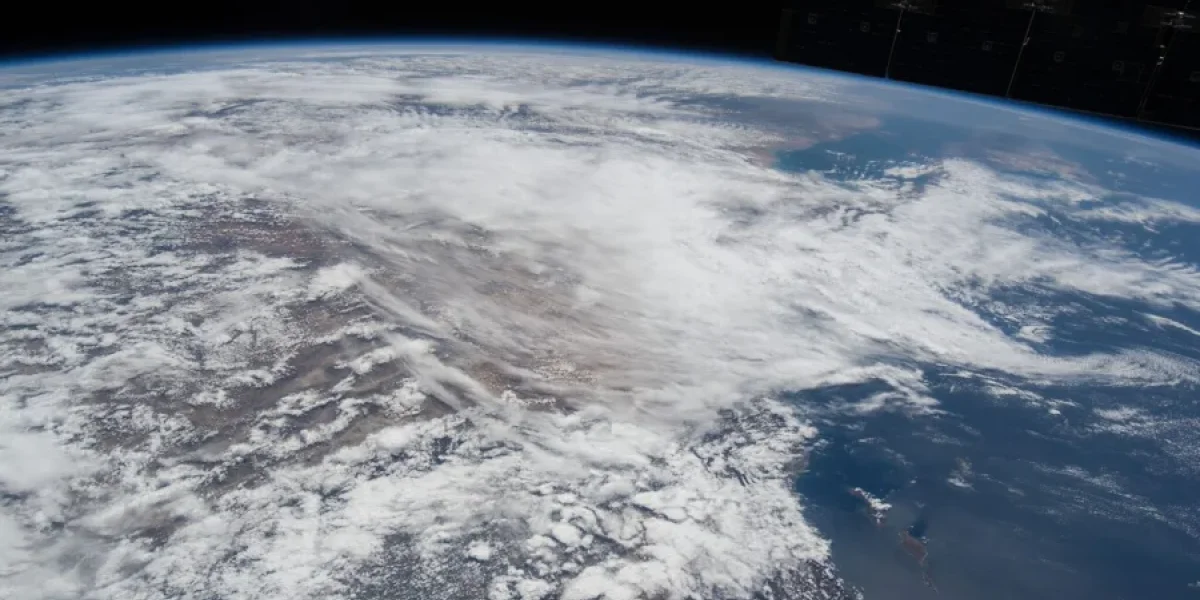 Магнитный полюс Земли смещается к России: учёные фиксируют ускоренный дрейф