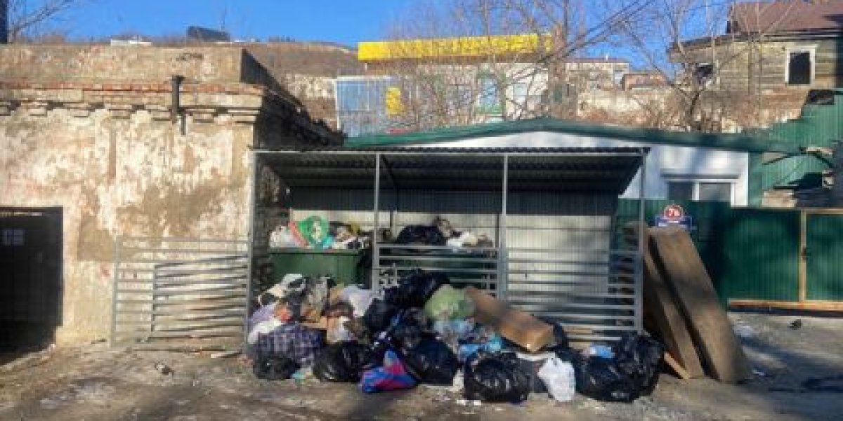 Свалка тлеет - мусор лежит: перебои с вывозом ТКО продолжаются во Владивостоке