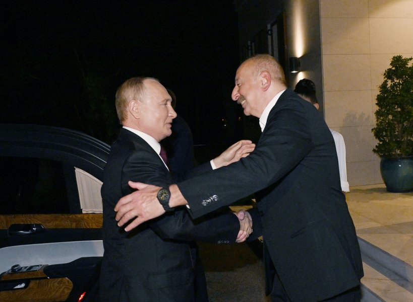 «Дорогой Ильхам Гейдарович…» Азербайджанского пахана поздравили добрые друзья — Путин и… Саакашвили