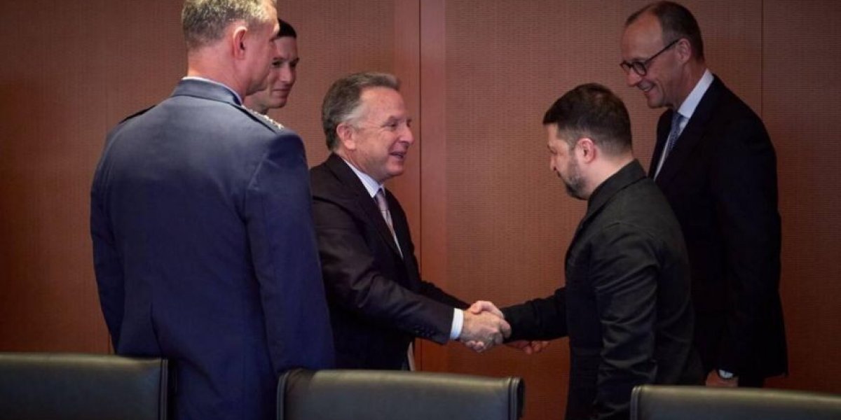 Неожиданный итог встречи Зеленского и Уиткоффа в Германии: мир близок как никогда? Неожиданный итог встречи Зеленского и Уиткоффа в Германии: мир близок как никогда?