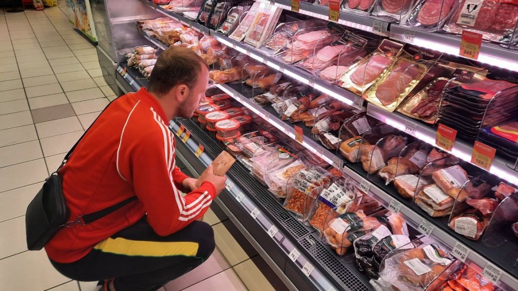 Когда зарплата есть, а денег нет: экономический парадокс в России