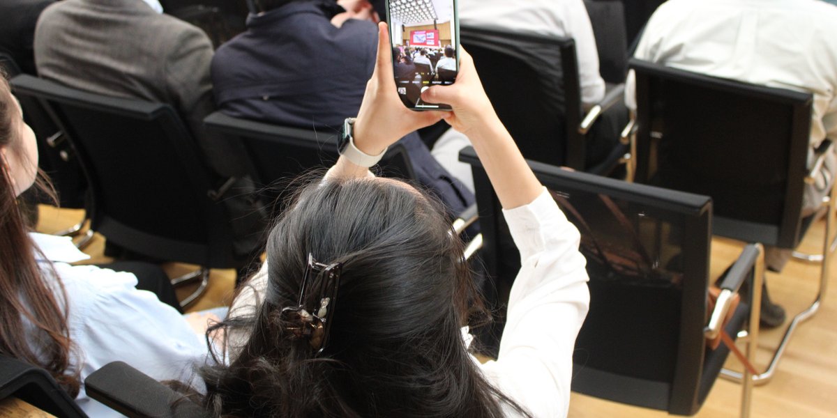 Госдума утвердила введение электронных студенческих билетов и зачеток