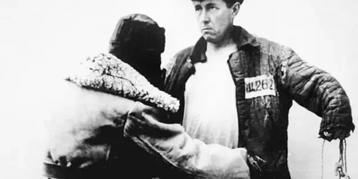 Работал против страны. И убеждал Ельцина отдать Курилы Работал против страны. И убеждал Ельцина отдать Курилы