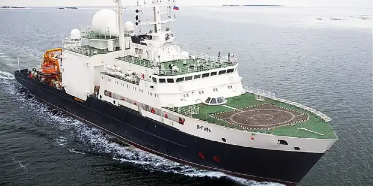 В Британии предложили захватить наш корабль "Янтарь", пригнать в порт, достать все секреты и уничтожить