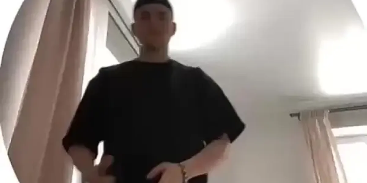 "Кафирские шеи дрогнут от ножей". Сын чиновницы сначала побил 85-летних блокадников, теперь грозит неверным "Кафирские шеи дрогнут от ножей". Сын чиновницы сначала побил 85-летних блокадников, теперь грозит неверным