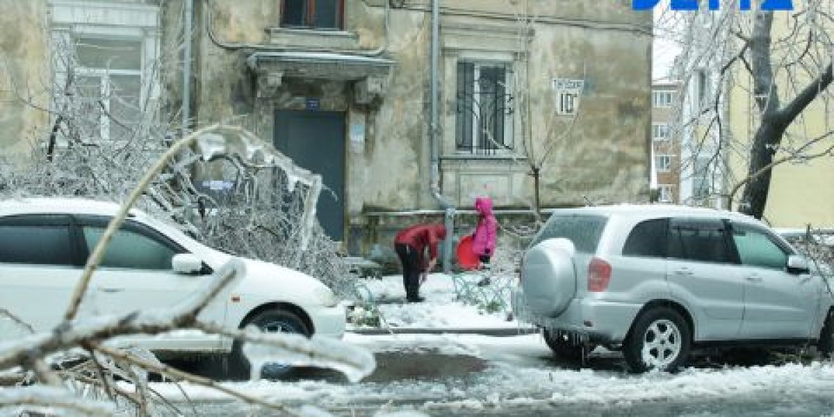 Очередной жертве гололёда понадобилась госпитализация во Владивостоке Очередной жертве гололёда понадобилась госпитализация во Владивостоке