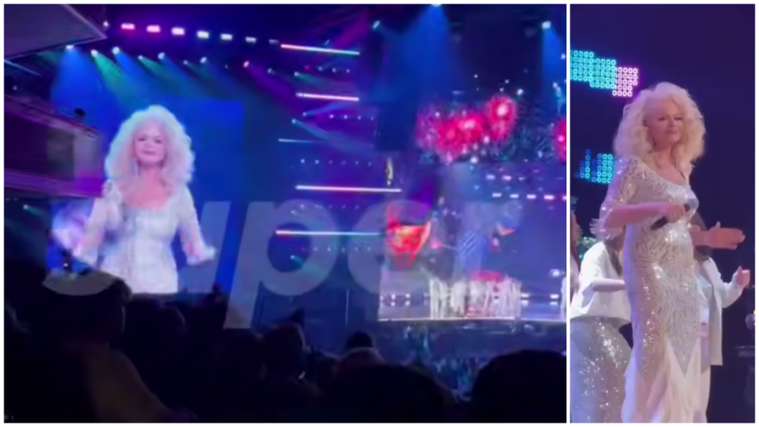 Долина появилась на сцене впервые после суда. Долго не пробыла, пришлось быстро ретироваться