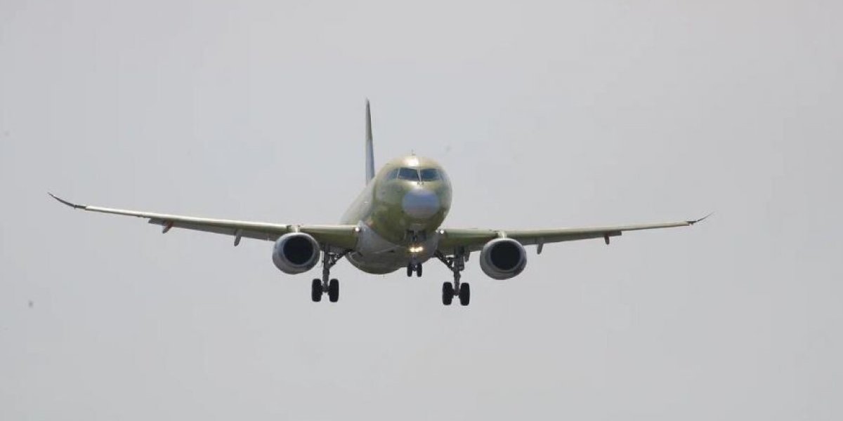 «Ни один Airbus не управляется так легко, комфортно и безопасно, как наша ласточка»: во Франции хвалят новые самолеты РФ