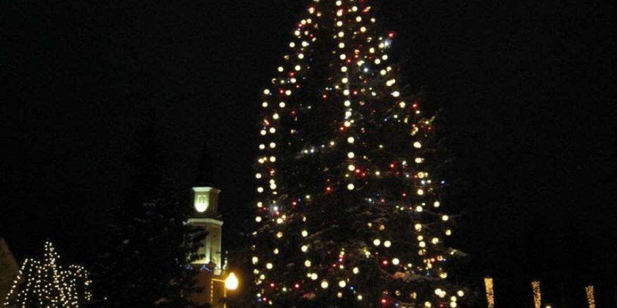 Новогодняя ёлка в Силламяэ зажглась только на русском языке