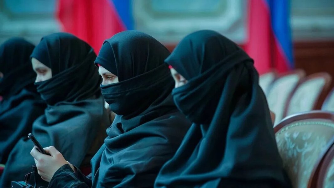 Россию "сливают" под исламский мир? Кабанов: "Вы поняли, почему никабы не запрещают?"