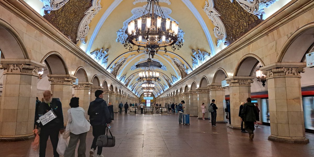 Москвичей призвали пересесть на метро из-за снега и ветра