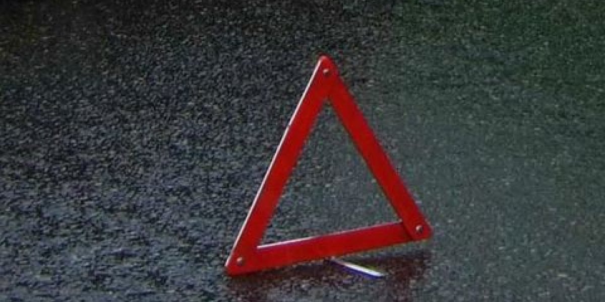 Водитель выехал на встречку и врезался в автобус в Артеме