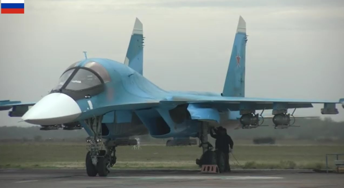 "Боевой селезень со стальными шарами". Ровно 20 лет назад началась служба Су-34. Как из "лишнего самолёта" он стал "серебрянной пулей" ВКС