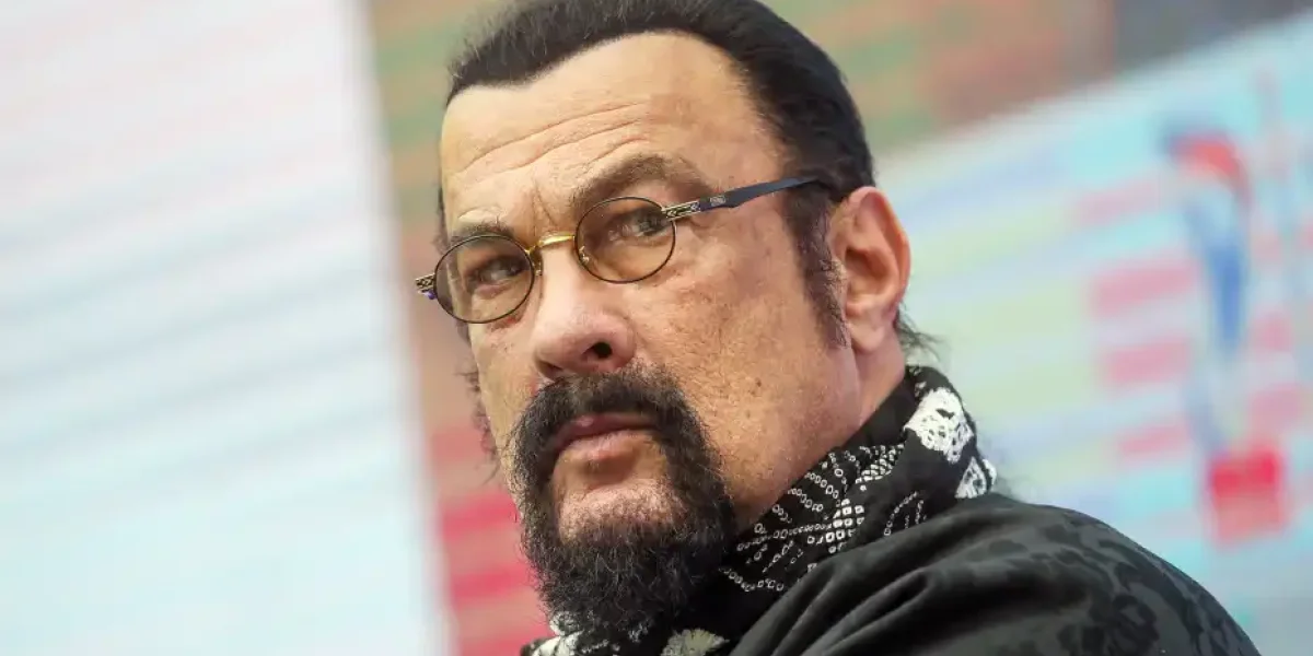 Американский актер с русской душой: Сигал поставил Америку в неловкое положение — он сделал это публично Американский актер с русской душой: Сигал поставил Америку в неловкое положение — он сделал это публично