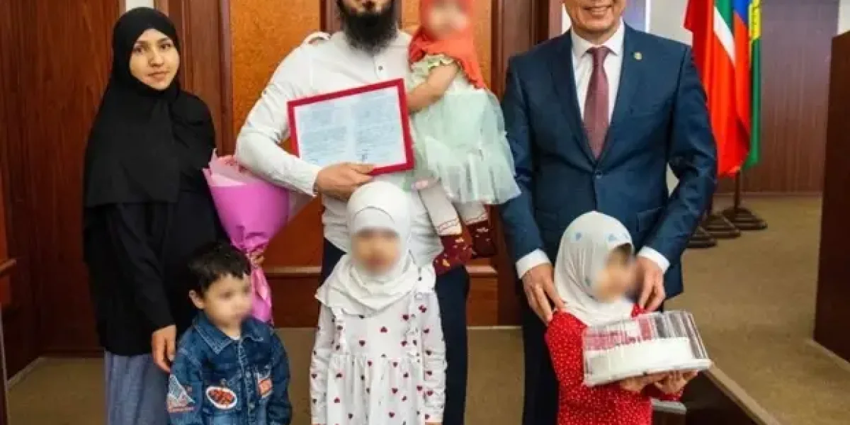 Помните мэра Нижнекамска, давшего мигрантам квартиру? Тоже "сгорел на работе". Взяли за аферу на бойцах СВО Помните мэра Нижнекамска, давшего мигрантам квартиру? Тоже "сгорел на работе". Взяли за аферу на бойцах СВО