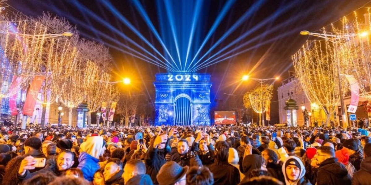 Париж боится толпы на Елисейских полях: отменили живой концерт перед Новым годом