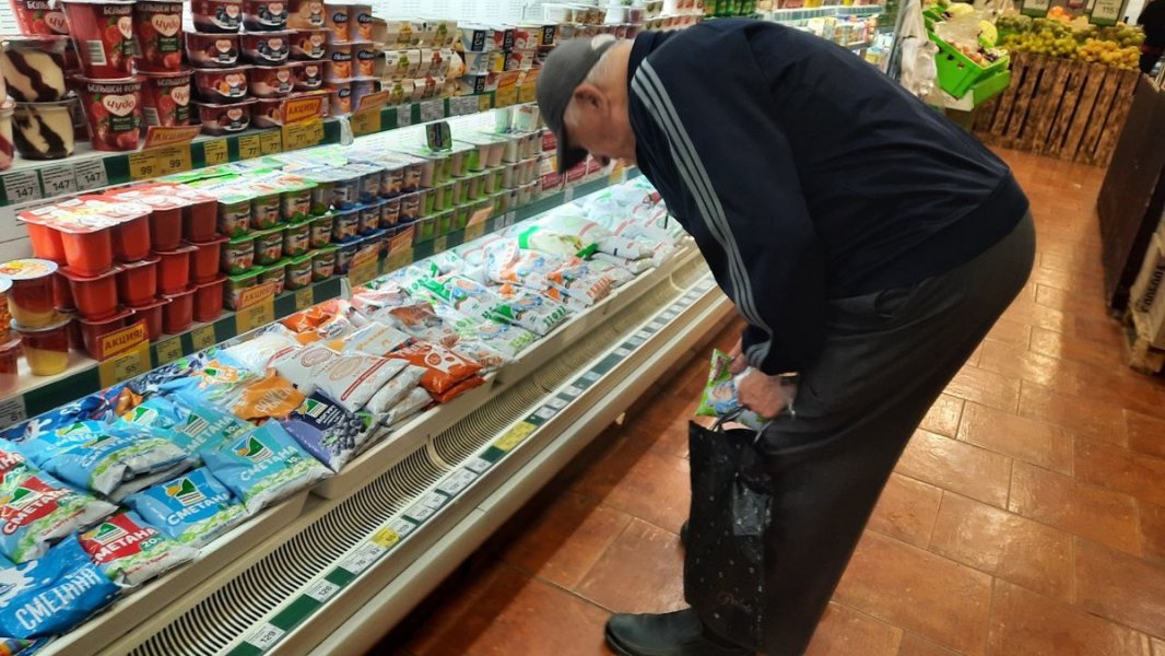 Продукты дешевеют, жизнь &mdash; нет: обратная сторона продуктовой &laquo;скидки&raquo;